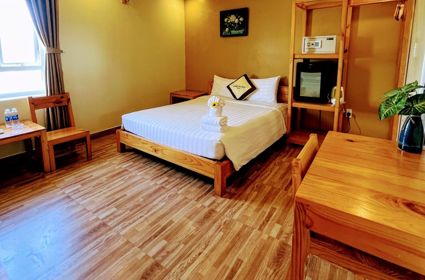 rooms-superior-double-mountain-view--city-view