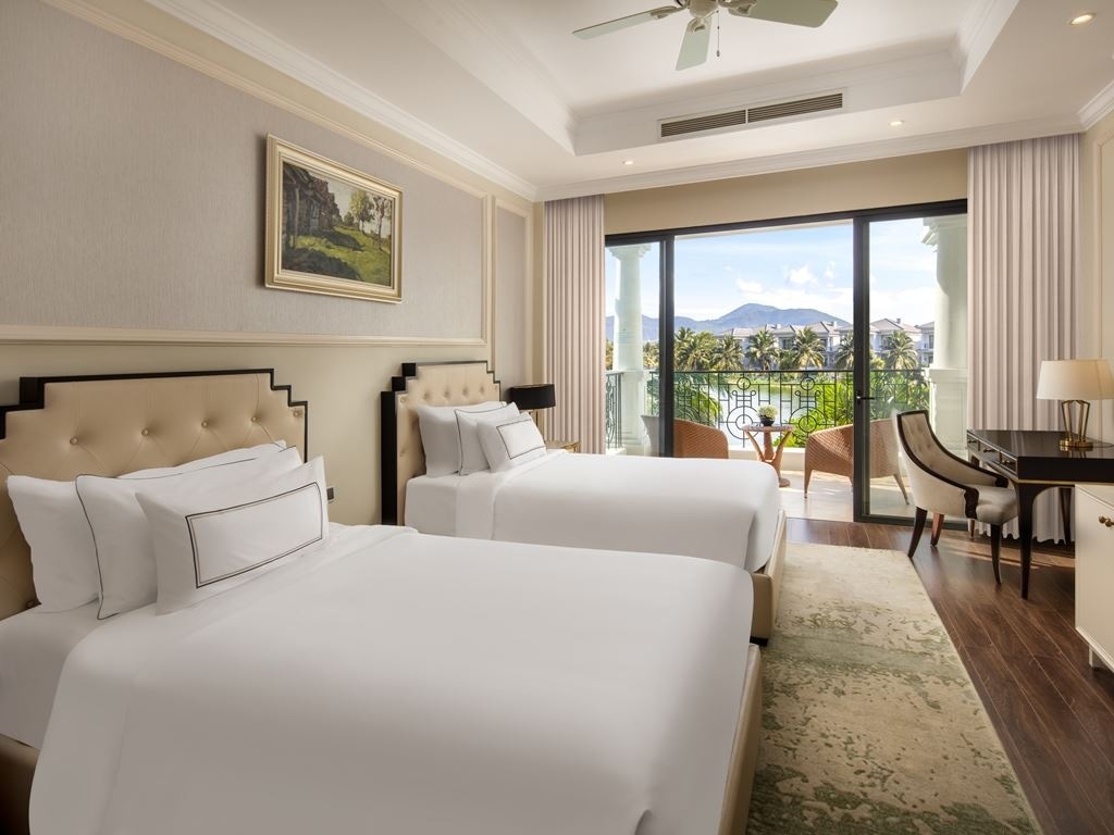 rooms-4bedroom-villa-lake-view-with-private-pool-no-extra-bed