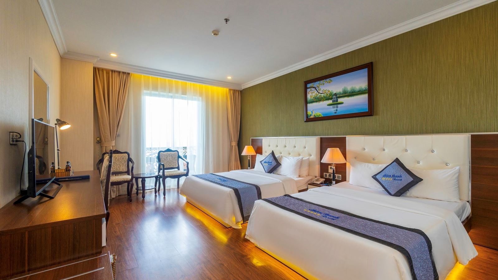 rooms-deluxe-sea-view-with-balcony-main-building