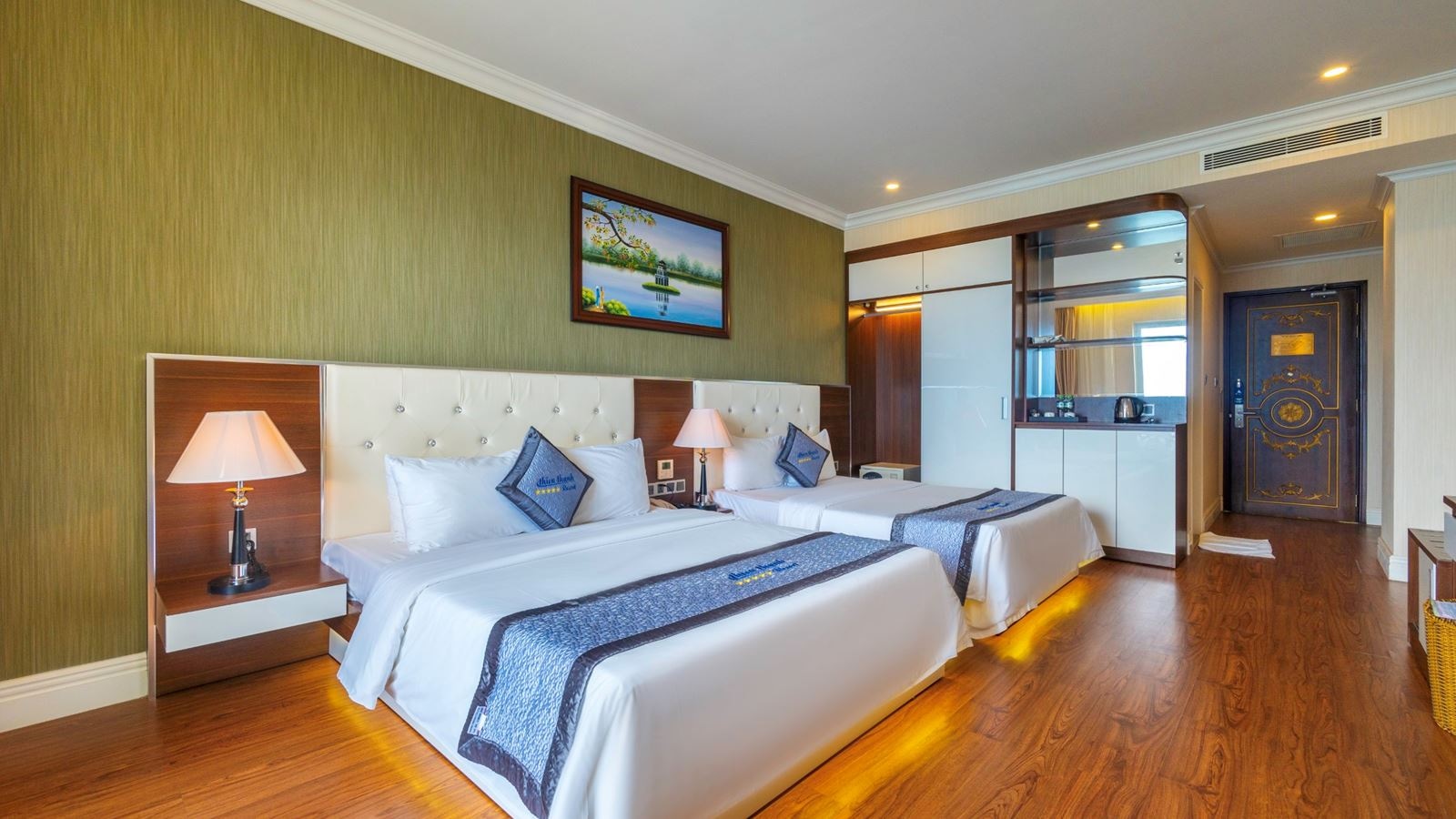 rooms-deluxe-sea-view-with-balcony-main-building-child-without-extra-bed