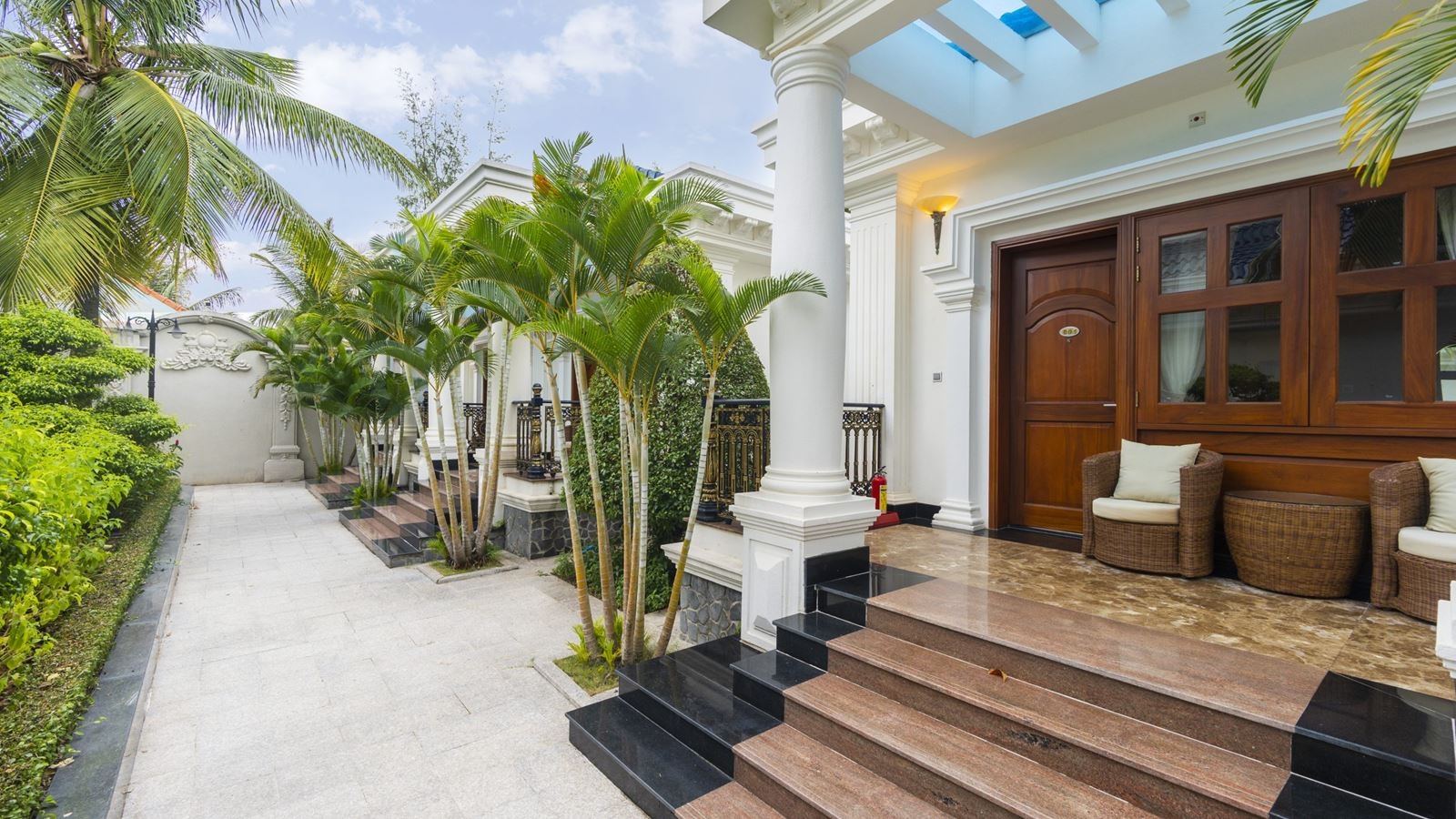 rooms-luxury-bungalow-with-terrace-child-without-extra-bed