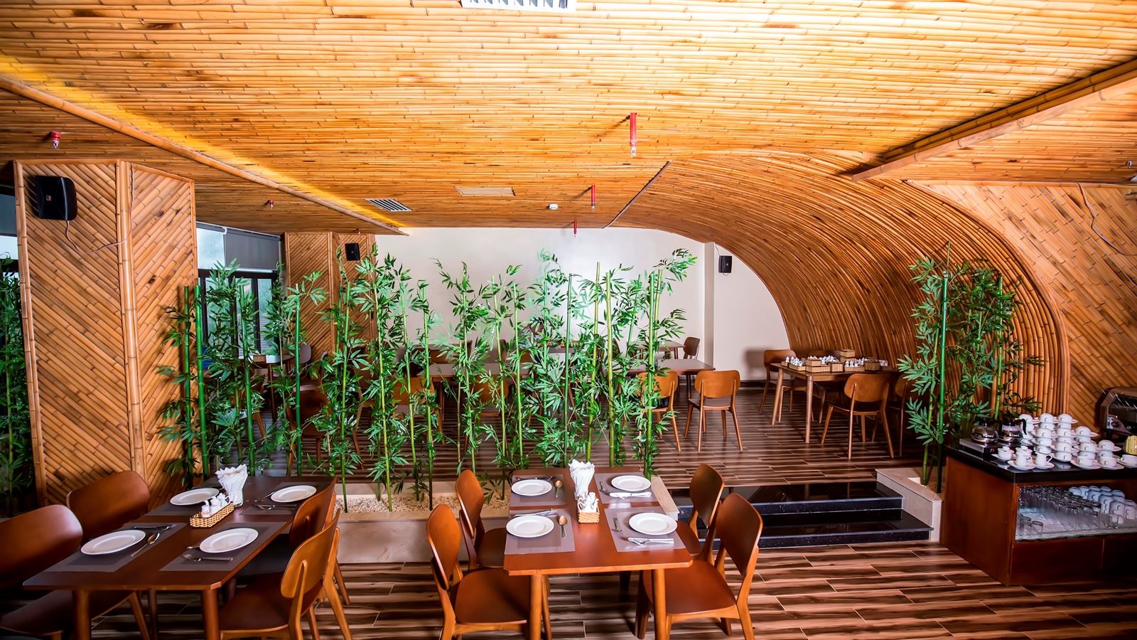 restaurants-coral-bay-restaurant