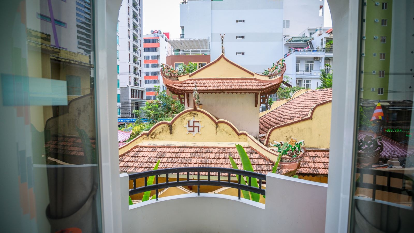 rooms-balcony-deluxe-room