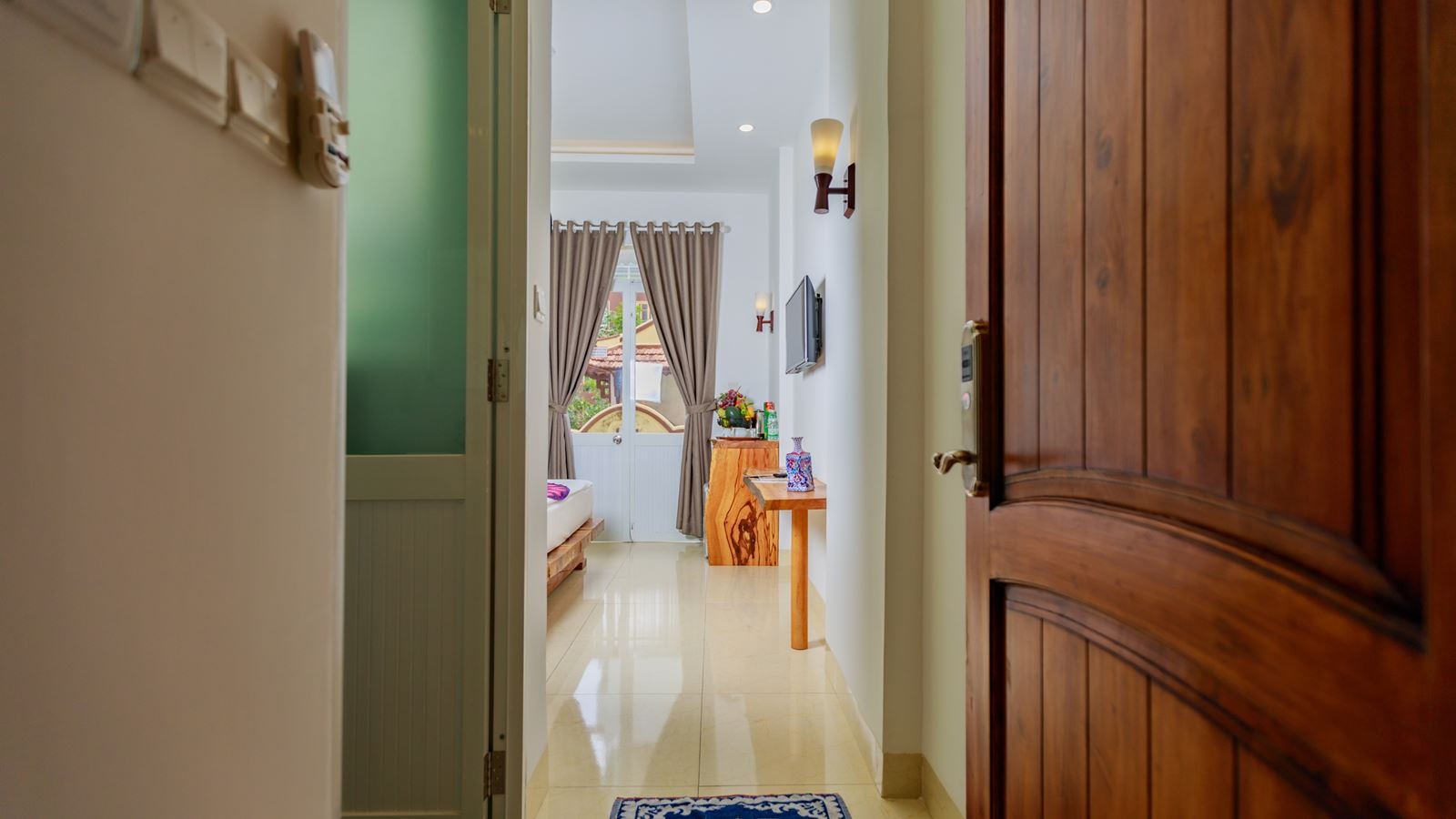 rooms-balcony-deluxe-room