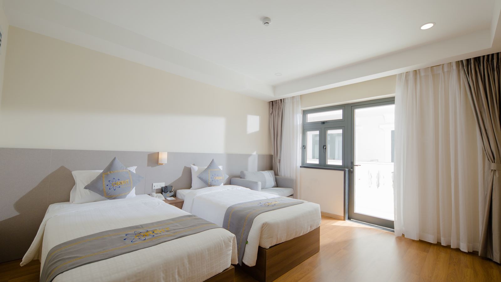 rooms-superior-room-with-balcony