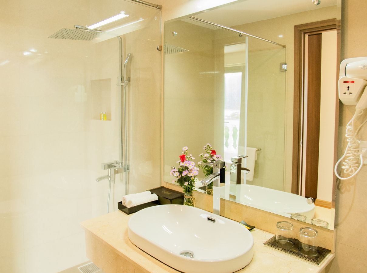 rooms-deluxe-room-with-city-view