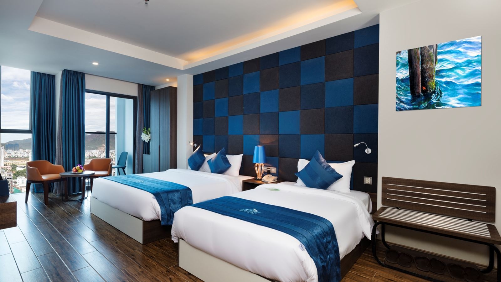 rooms-deluxe-balcony-cityview