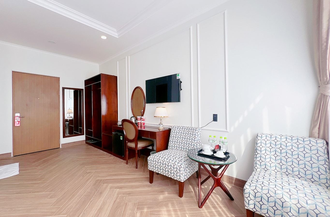 rooms-deluxe-family-room