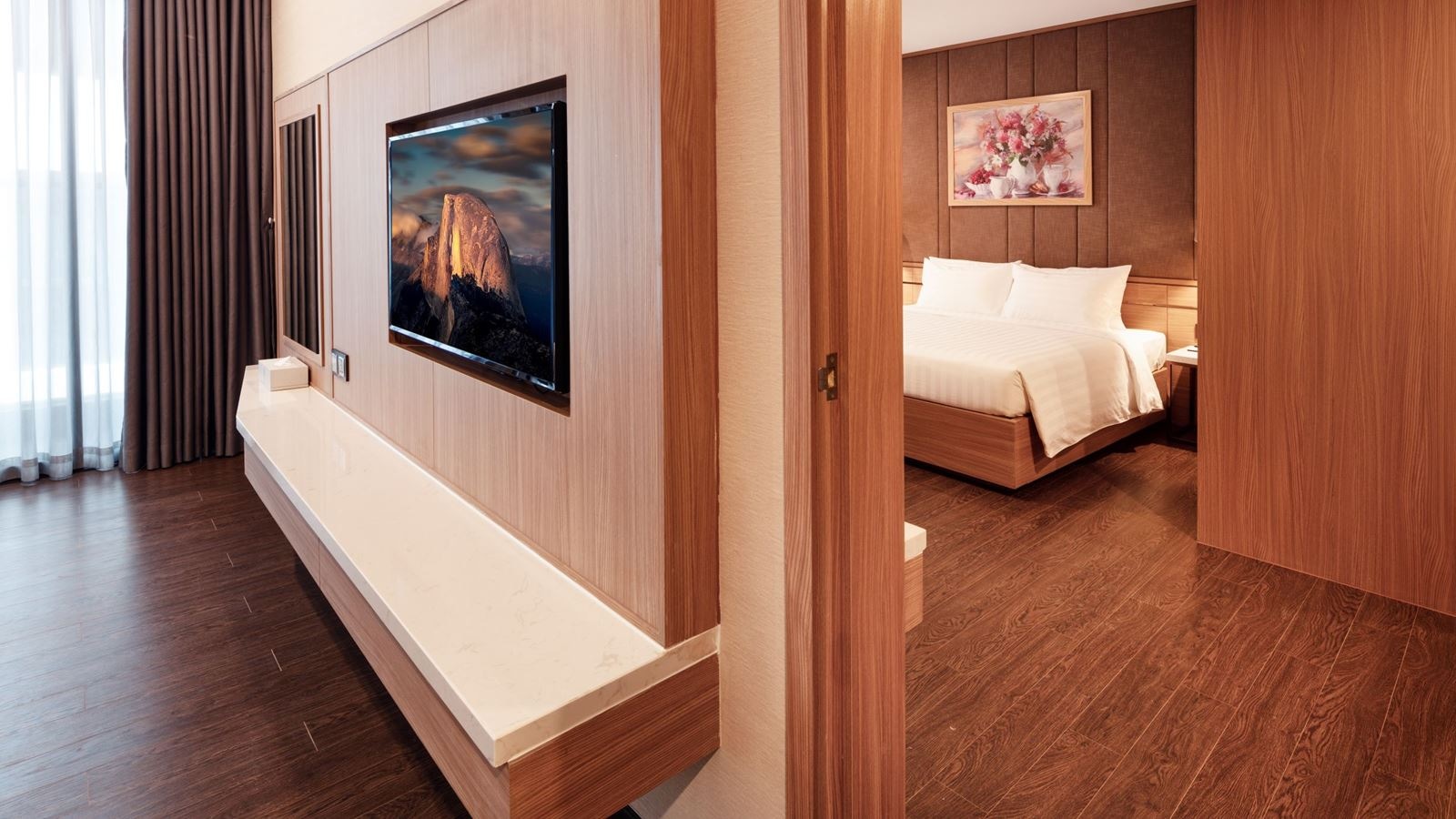 rooms-deluxe-partial-seaview-with-balcony-child-without-extra-bed