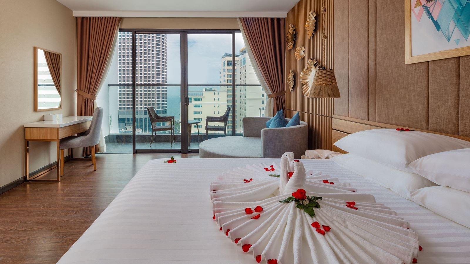 rooms-deluxe-partial-seaview-with-balcony-child-without-extra-bed