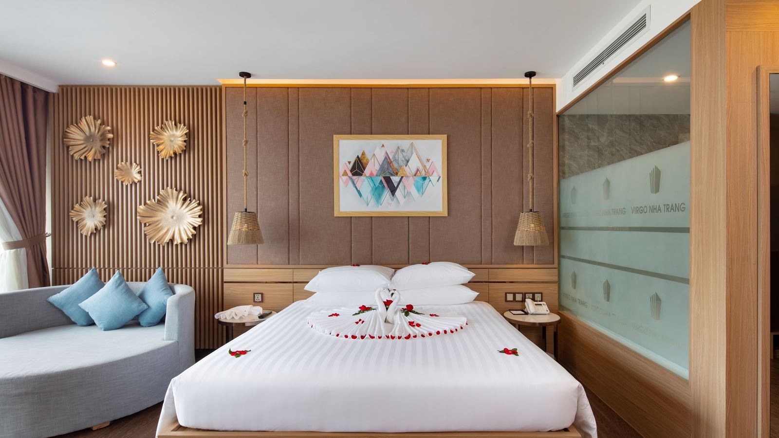 rooms-deluxe-city-view-with-balcony-child-without-extra-bed