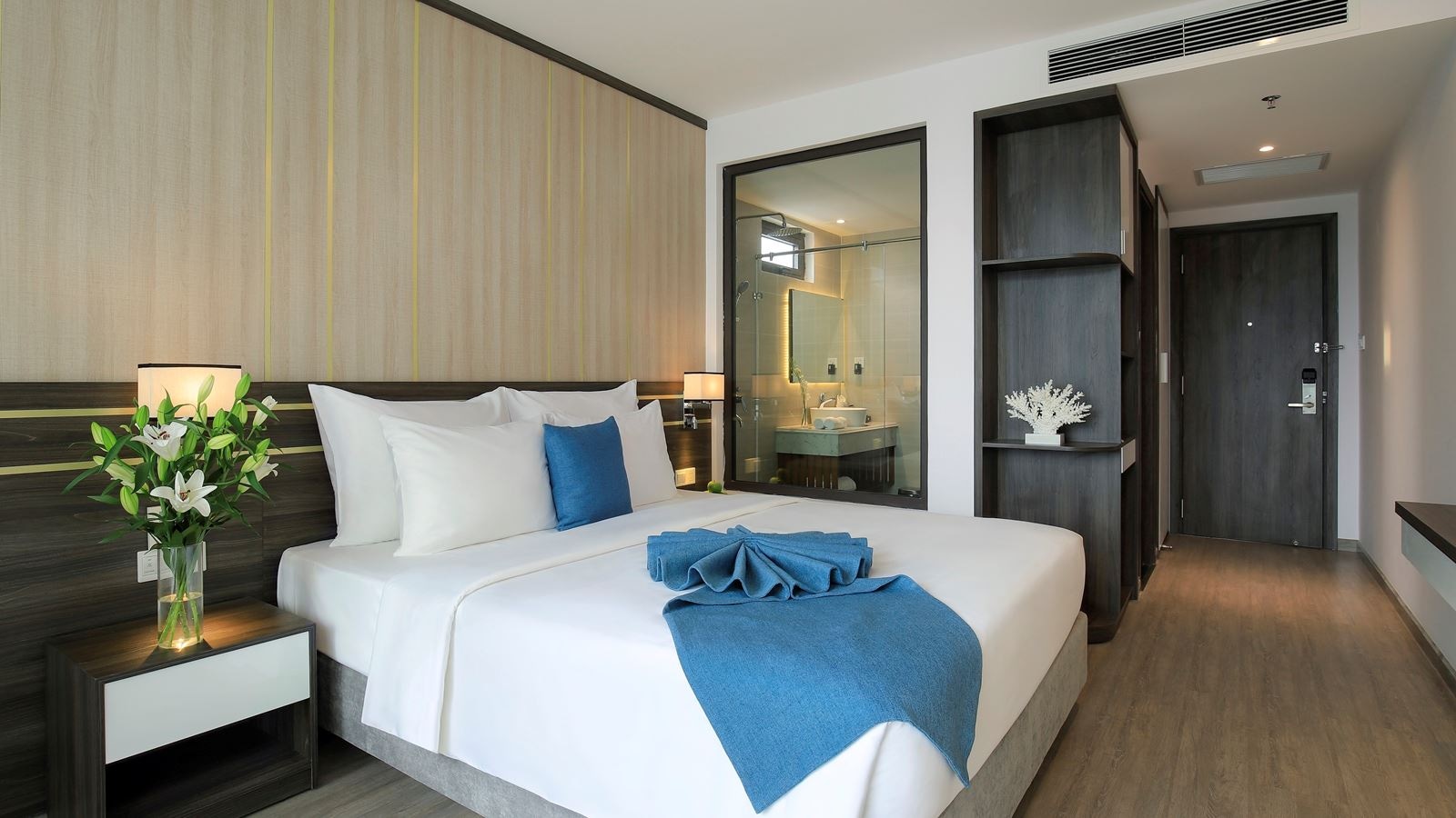 rooms-senior-deluxe-partial-seaview-with-balcony