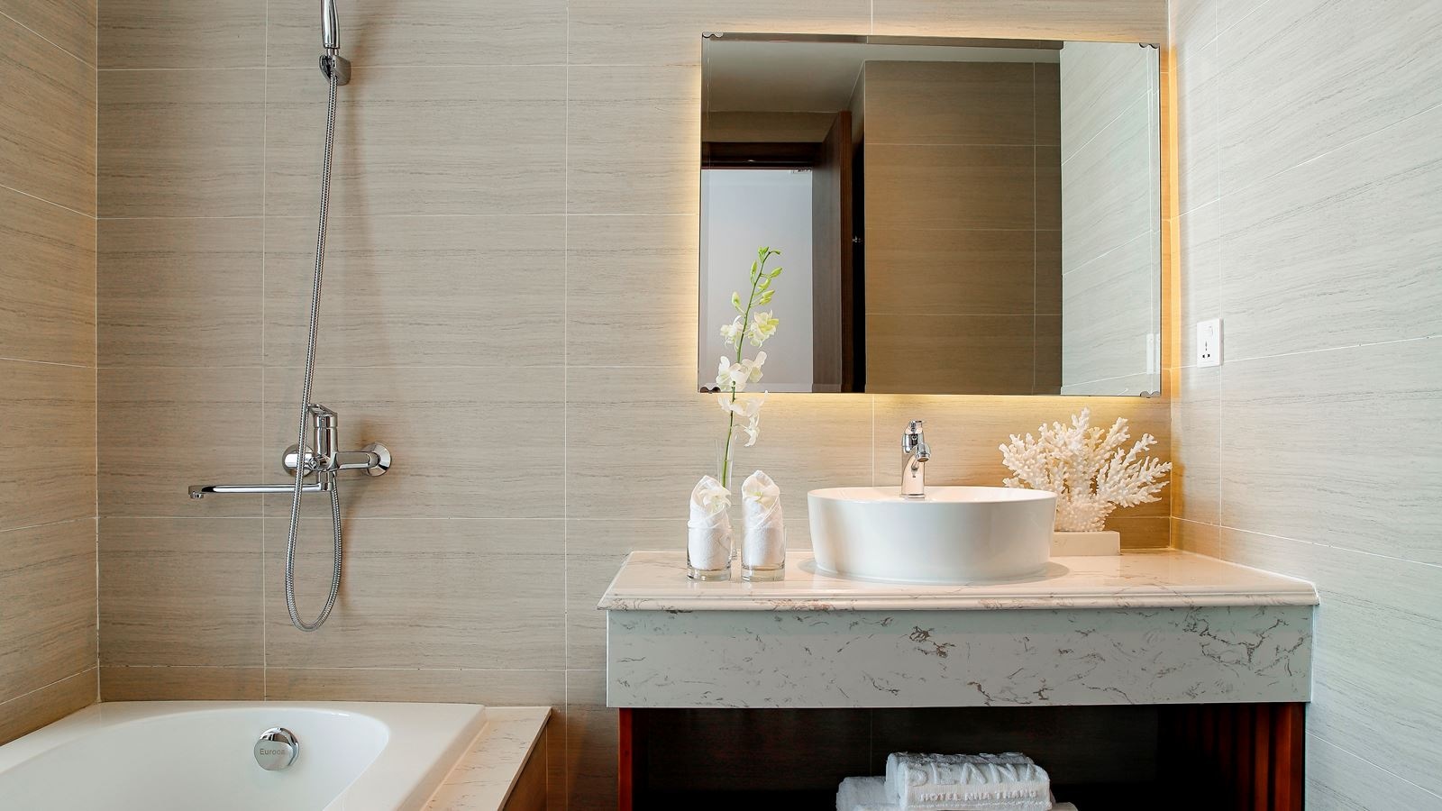 rooms-seana-suite-with-balcony