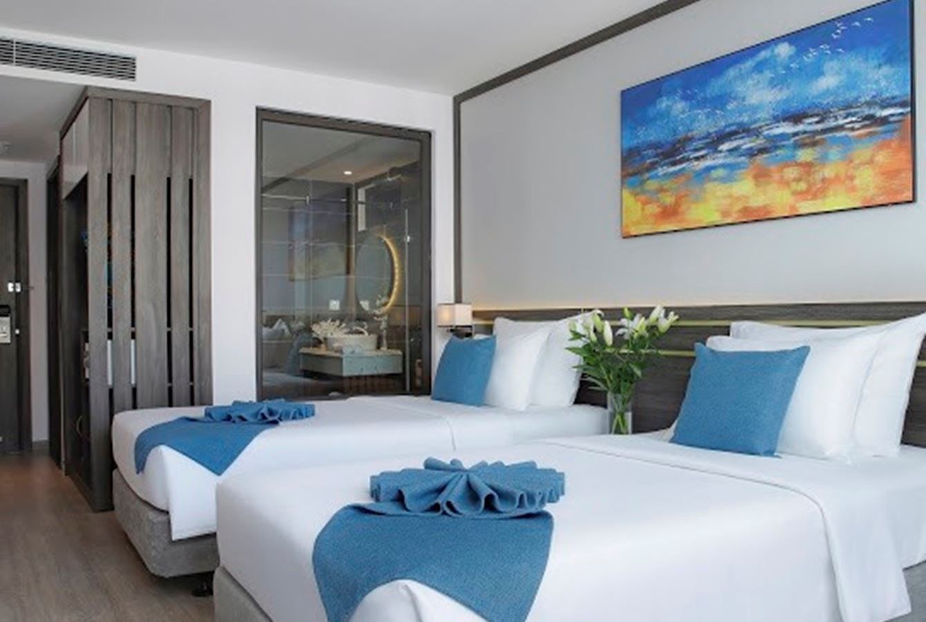 rooms-senior-deluxe-city-room-with-balcony-child-without-extra-bed