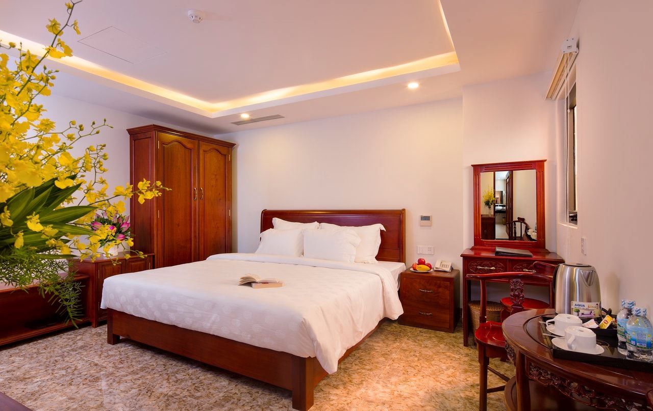 rooms-superior-balcony-city-view