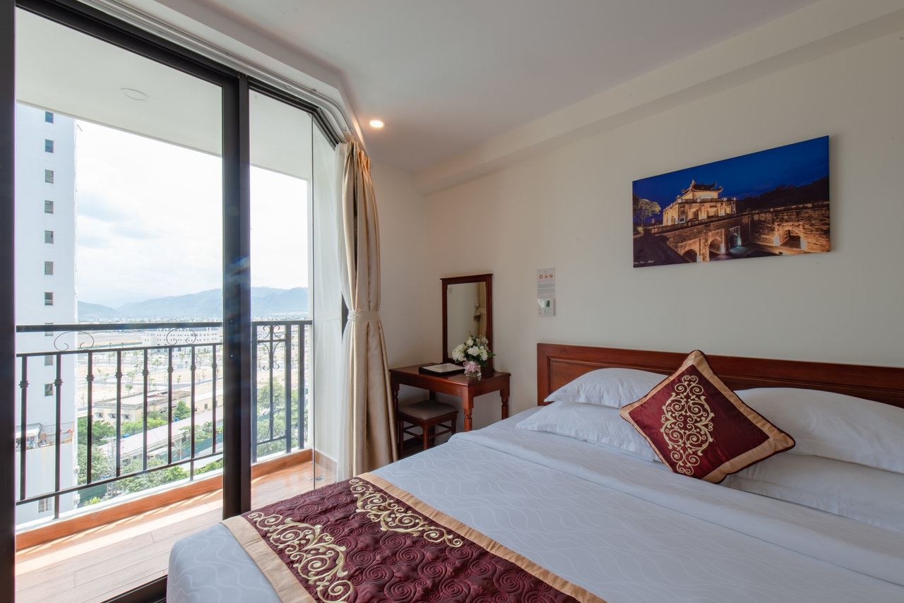 rooms-deluxe-balcony