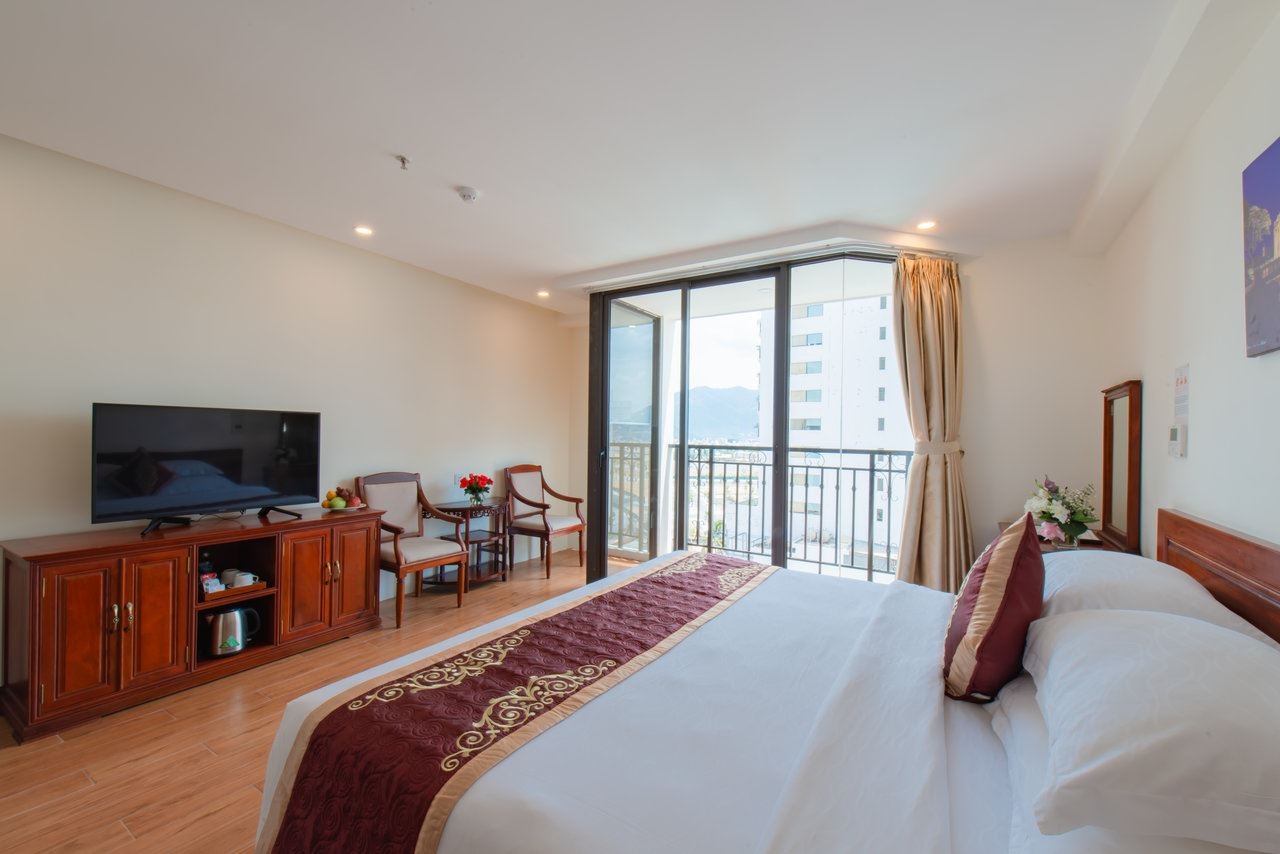 rooms-deluxe-balcony