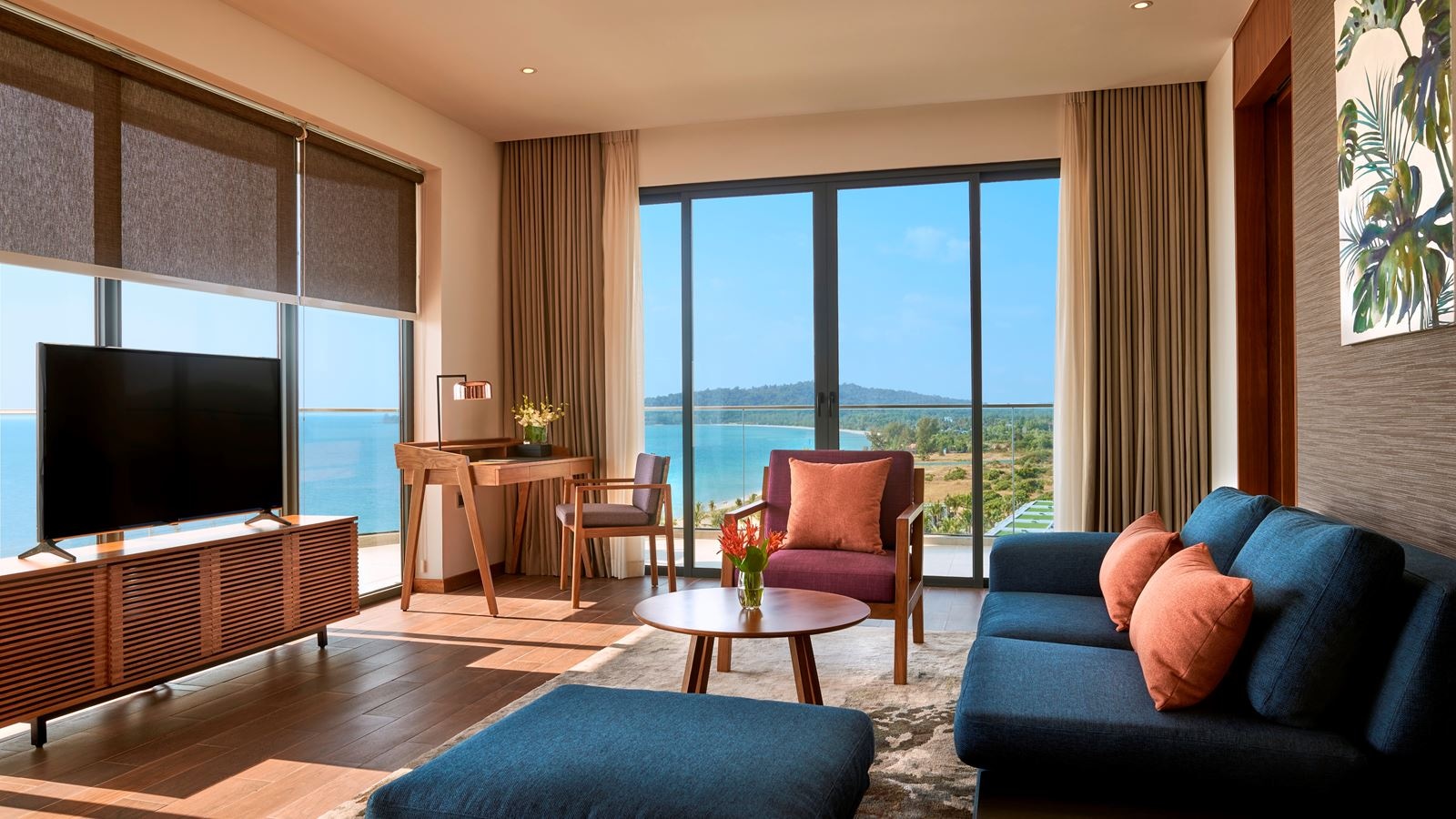 rooms-sea-view-suite-with-balcony