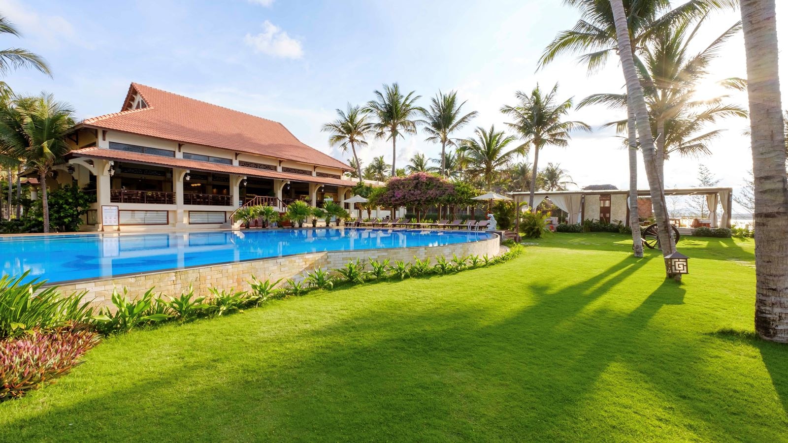 restaurants-main-building