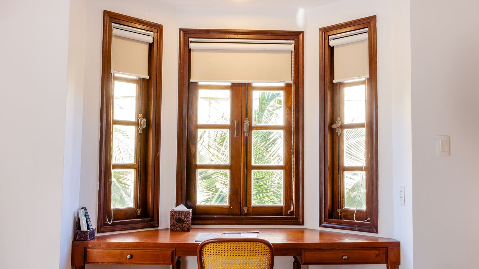 rooms-deluxe-cozy-balcony