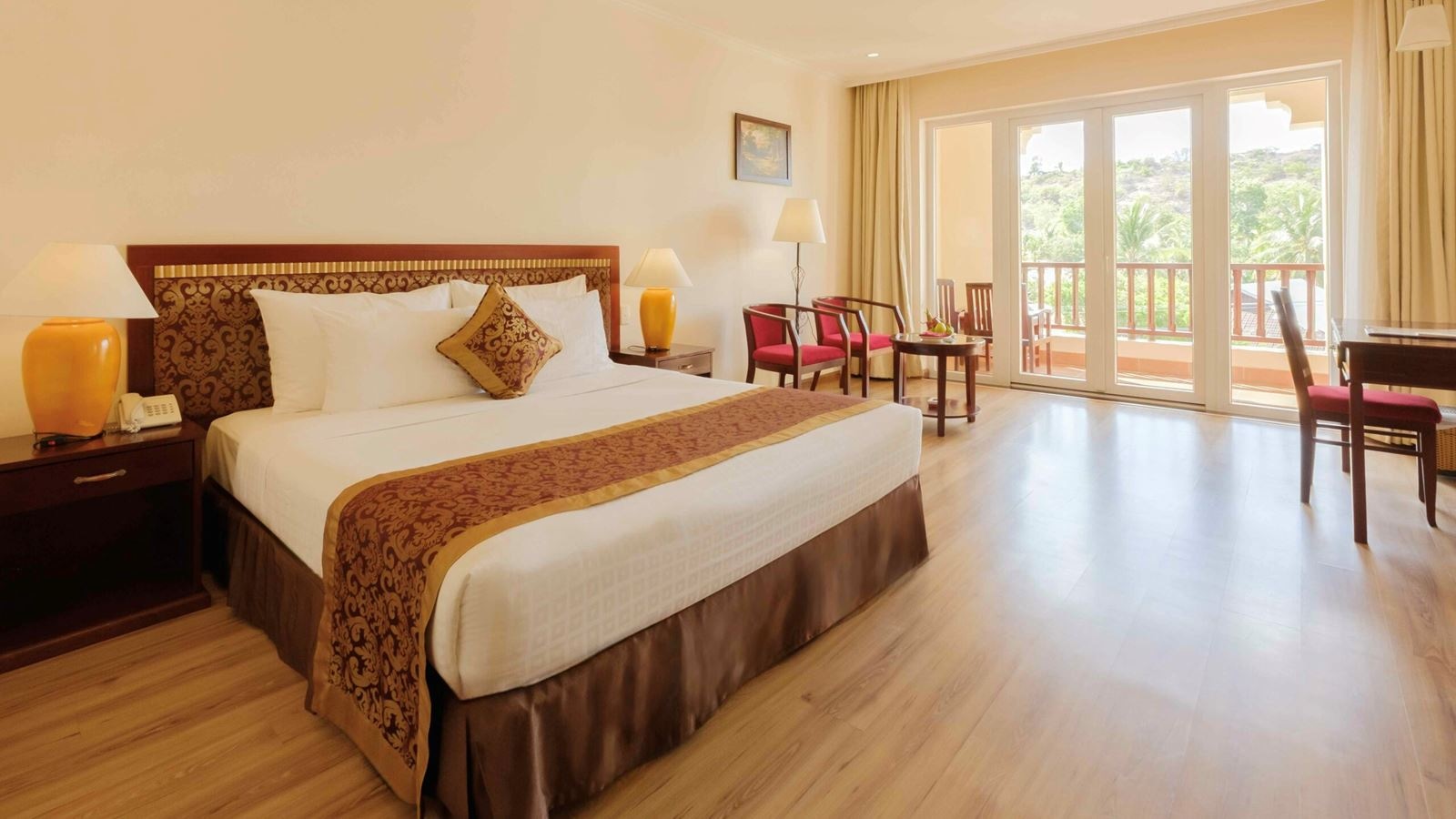 rooms-deluxe-hill-view-balcony-child-without-extra-bed