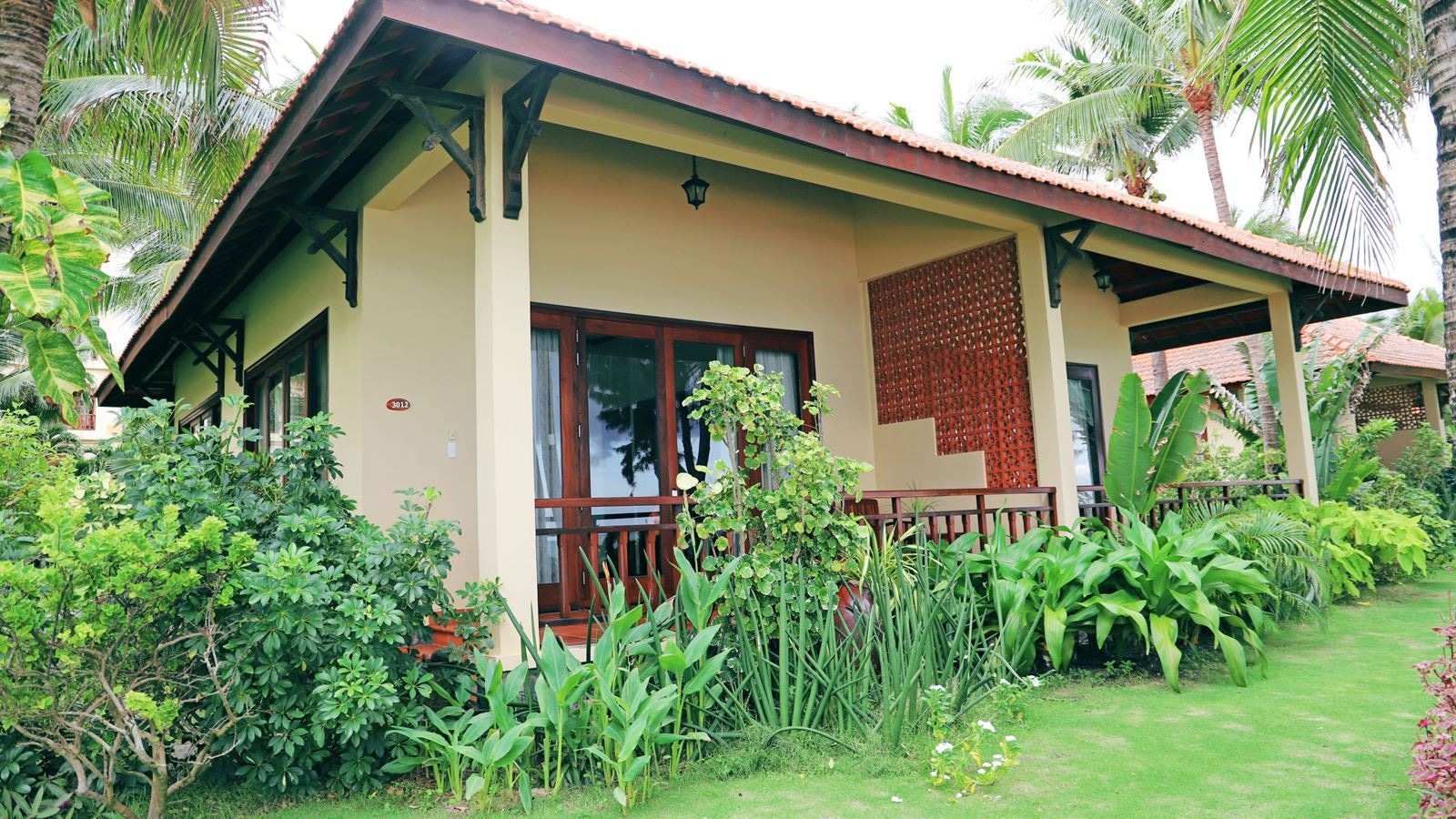 rooms-bungalow-beachfront