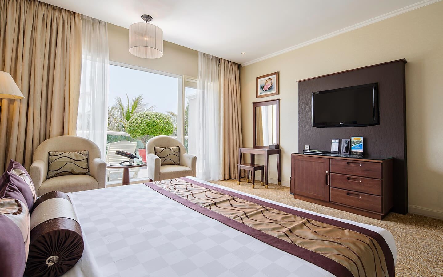 rooms-superior-pool-view-with-balcony