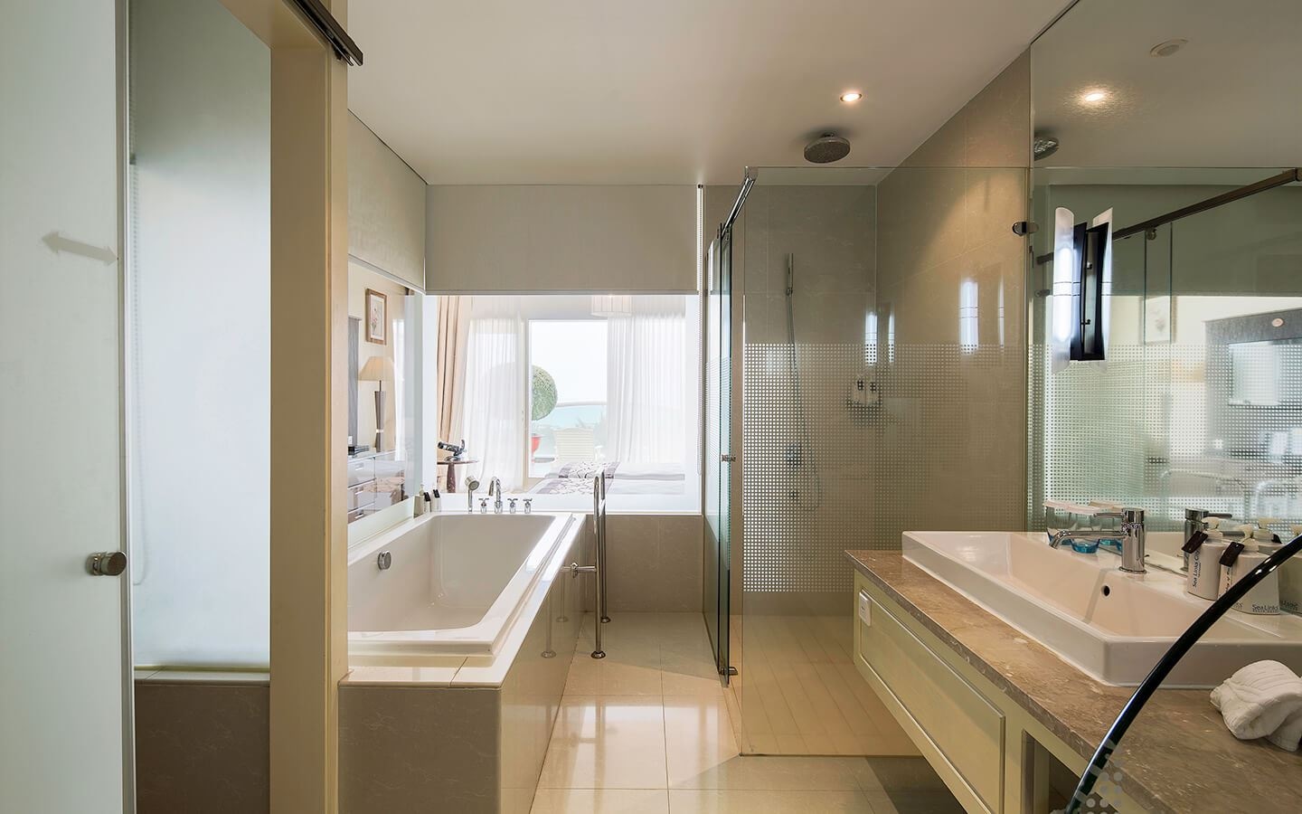 rooms-superior-sea-view-with-balcony