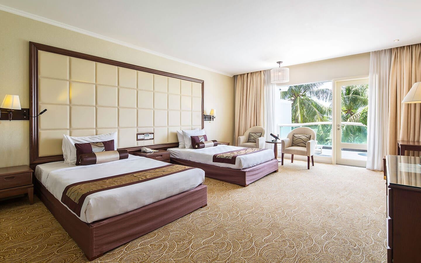 rooms-deluxe-pool-view-with-balcony-child-without-extra-bed