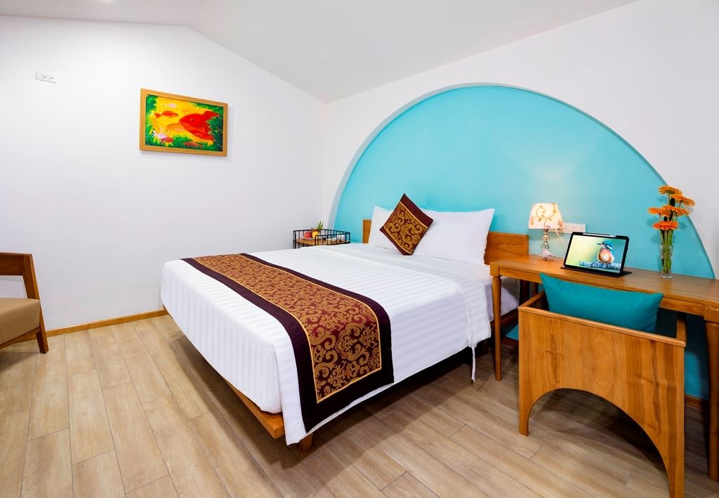 rooms-deluxe-city-view-with-window