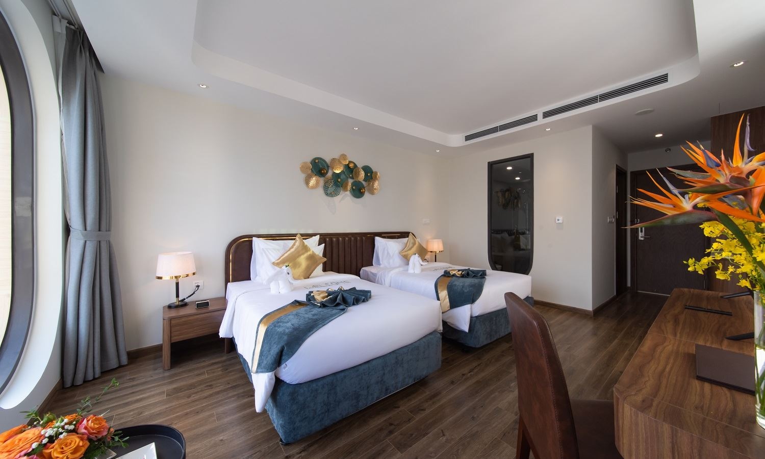 rooms-senior-deluxe-twin-partial-sea-view