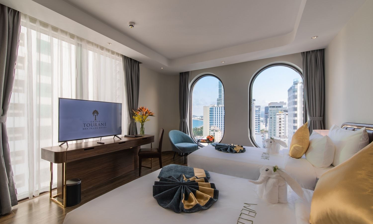 rooms-senior-deluxe-twin-partial-sea-view-child-without-extra-bed