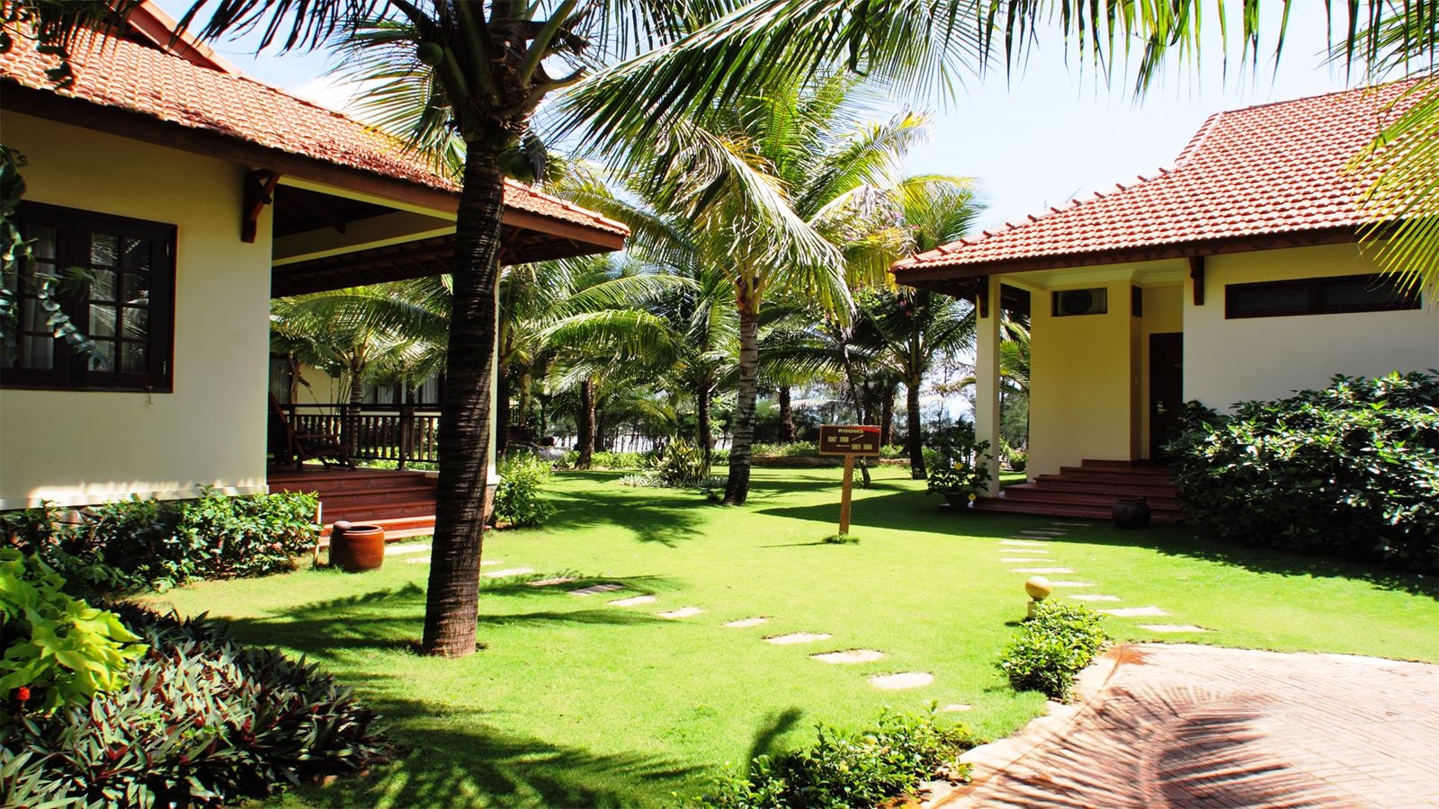 rooms-bungalow-beachfront