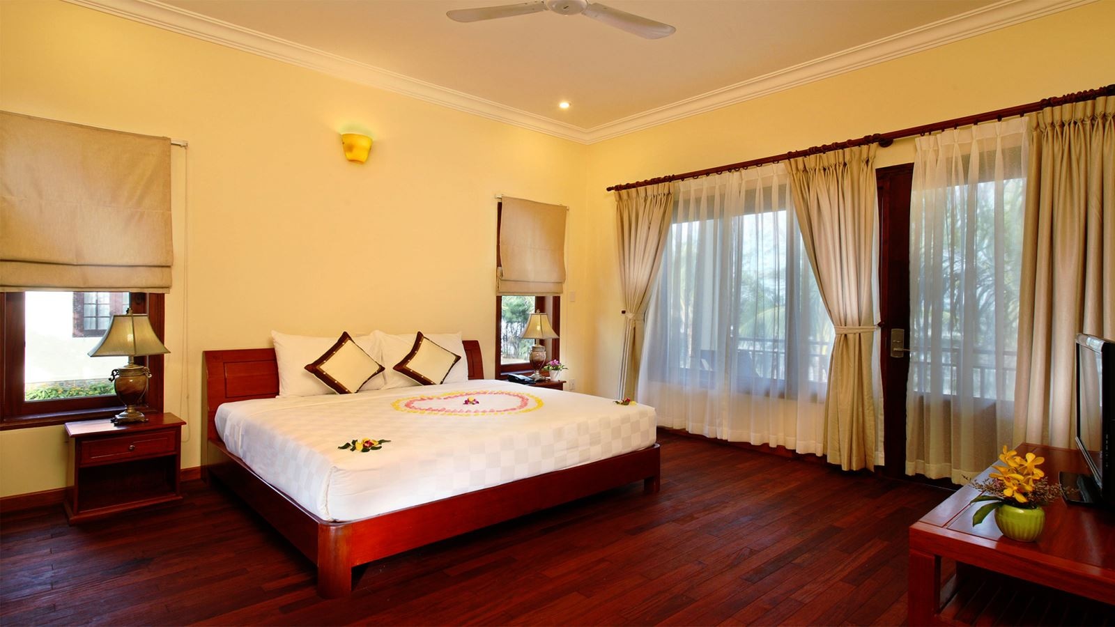 rooms-bungalow-beachfront