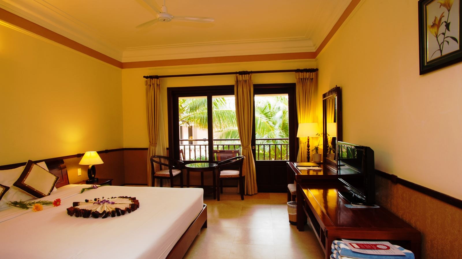 rooms-room-deluxe-gardenview-balcony