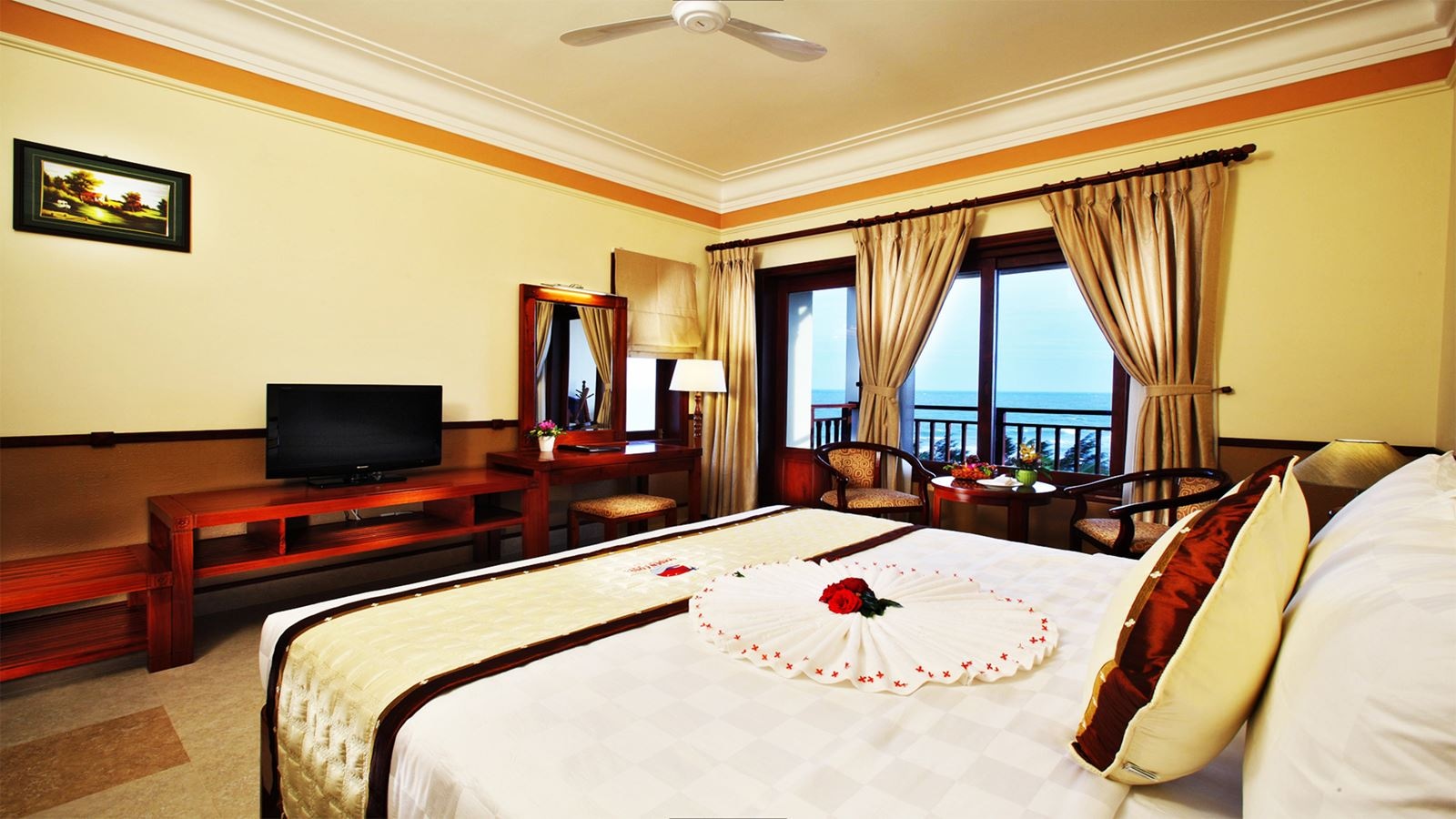rooms-room-deluxe-seaview-balcony