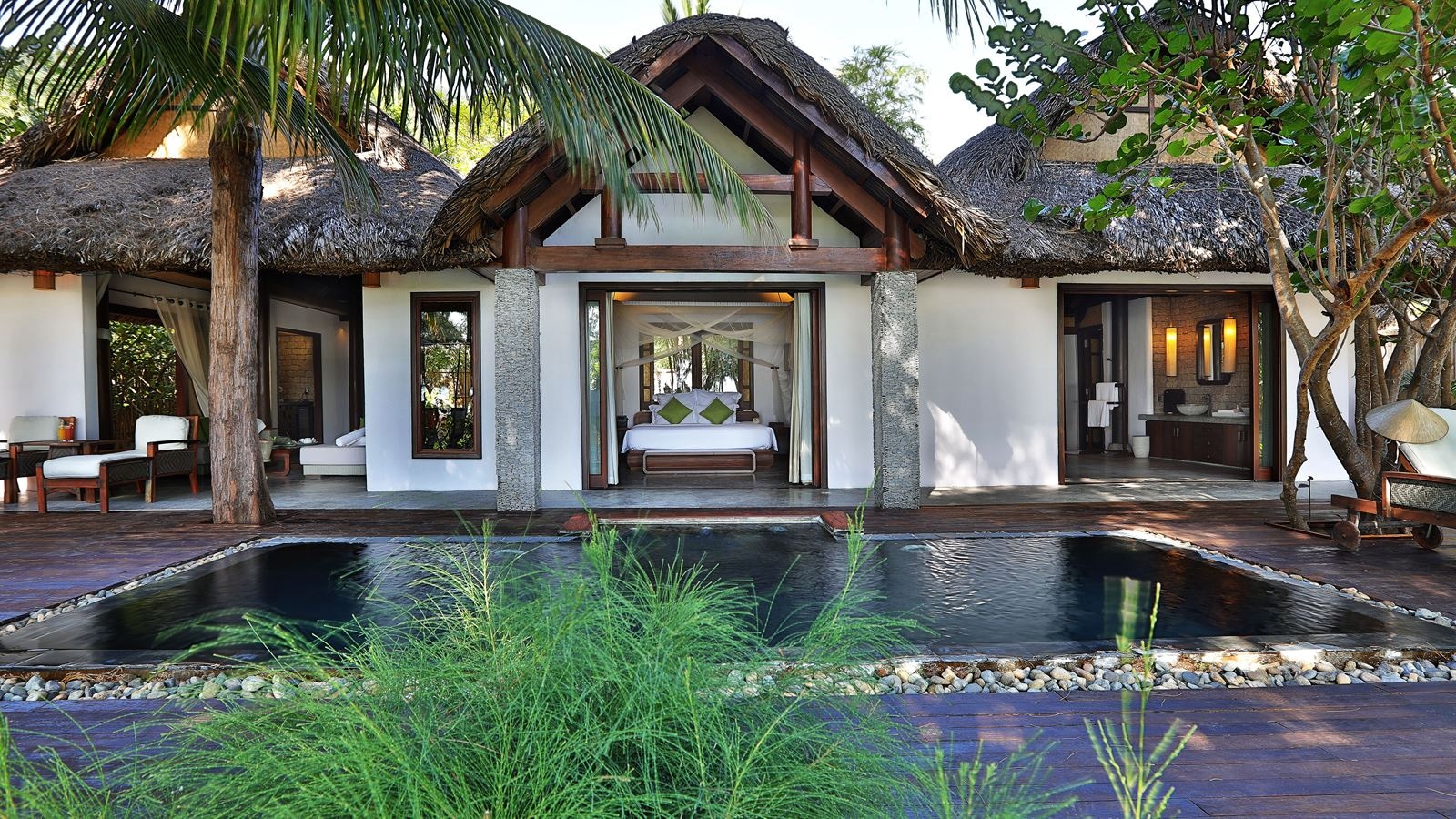rooms-lagoon-pool-villa