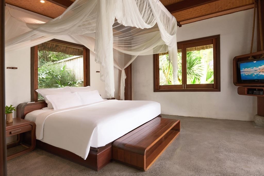 rooms-lagoon-pool-villa