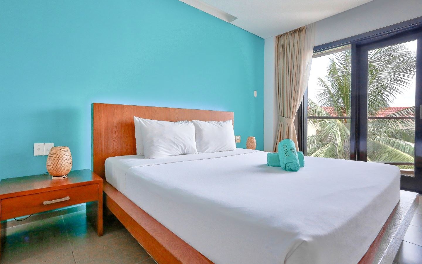 rooms-deluxe-balcony-garden-view