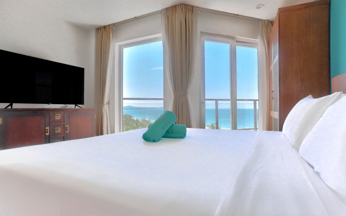 rooms-deluxe-balcony-ocean-view