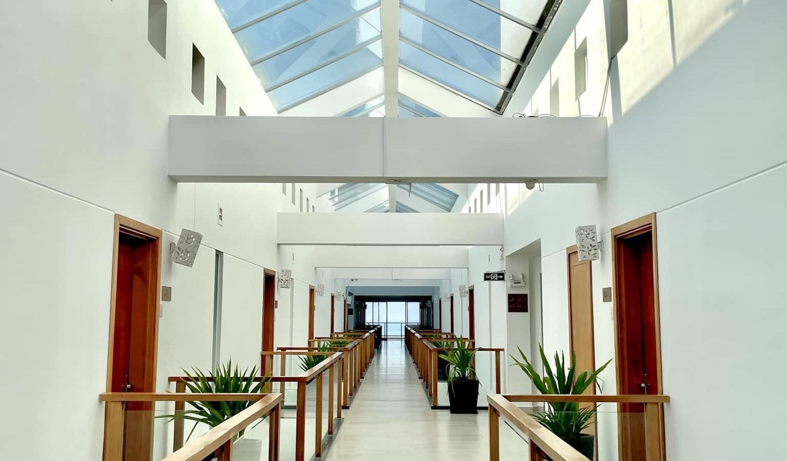 rooms-studio-penthouse-balcony-ocean-view