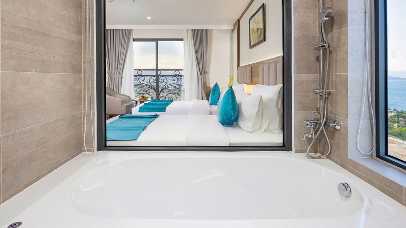 rooms-superior-city-view-child-without-extra-bed