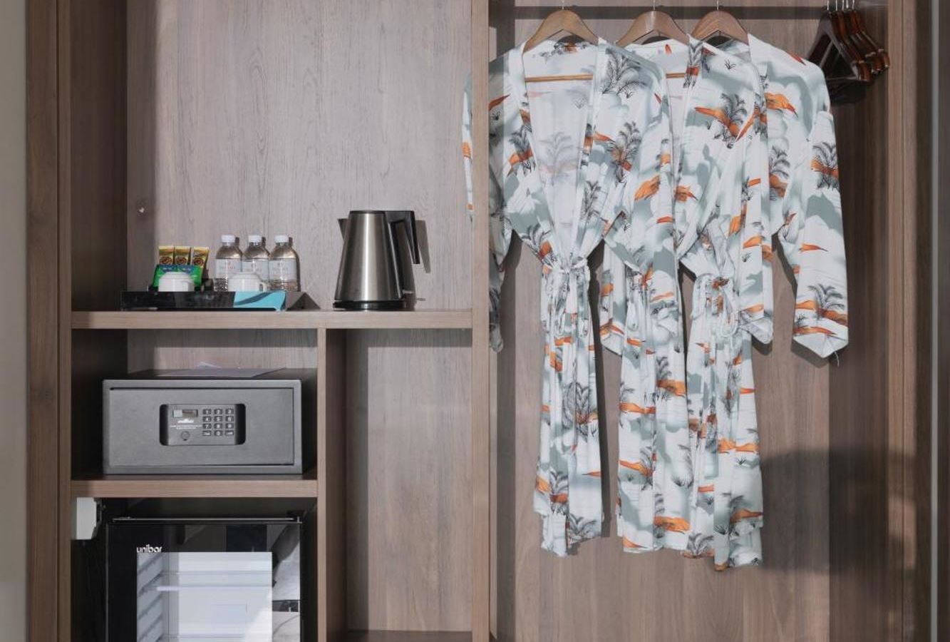 rooms-premier-triple-ocean-view-with-balcony