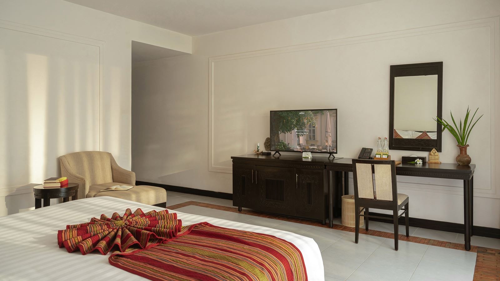 rooms-superior-garden-view-balcony