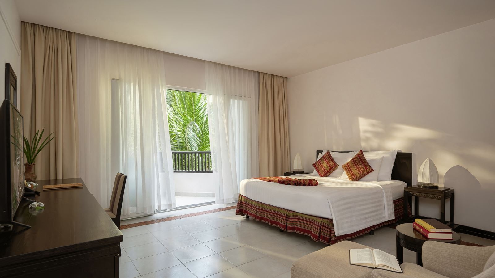 rooms-superior-garden-view-balcony