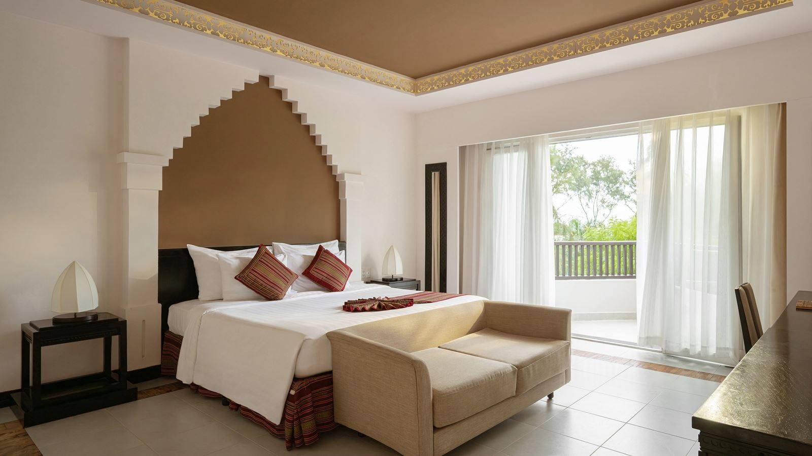 rooms-deluxe-garden-view-balcony