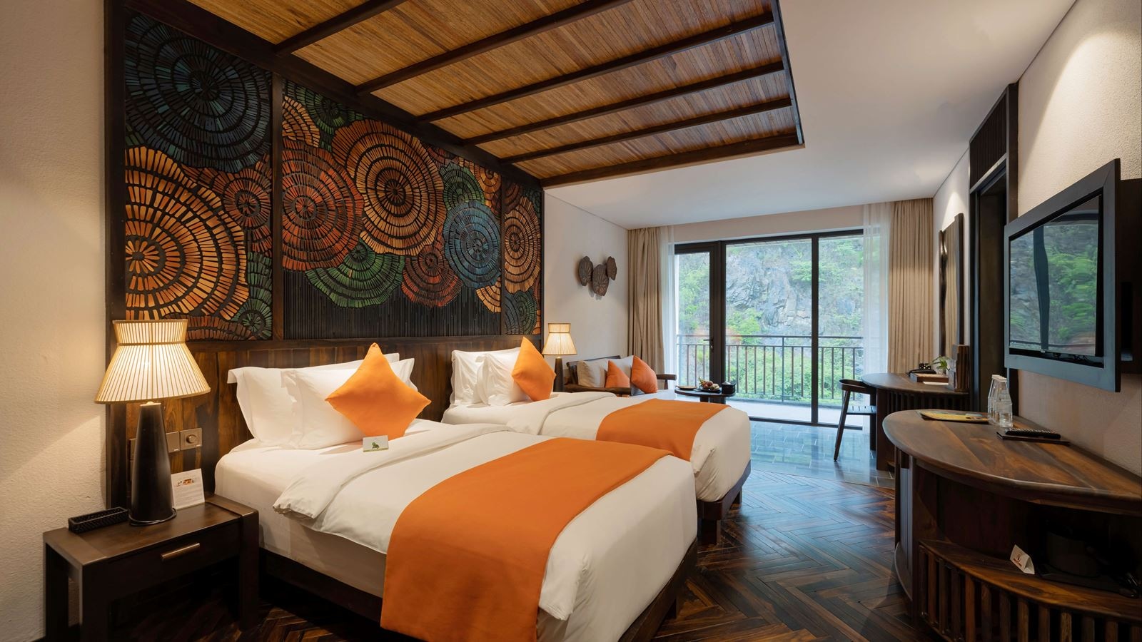 rooms-deluxe-mountain-view-with-children-themed-room