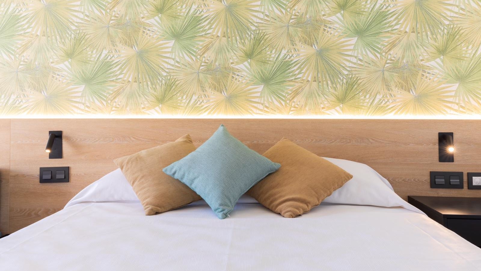 rooms-double-standard-room-balcony-or-terrace