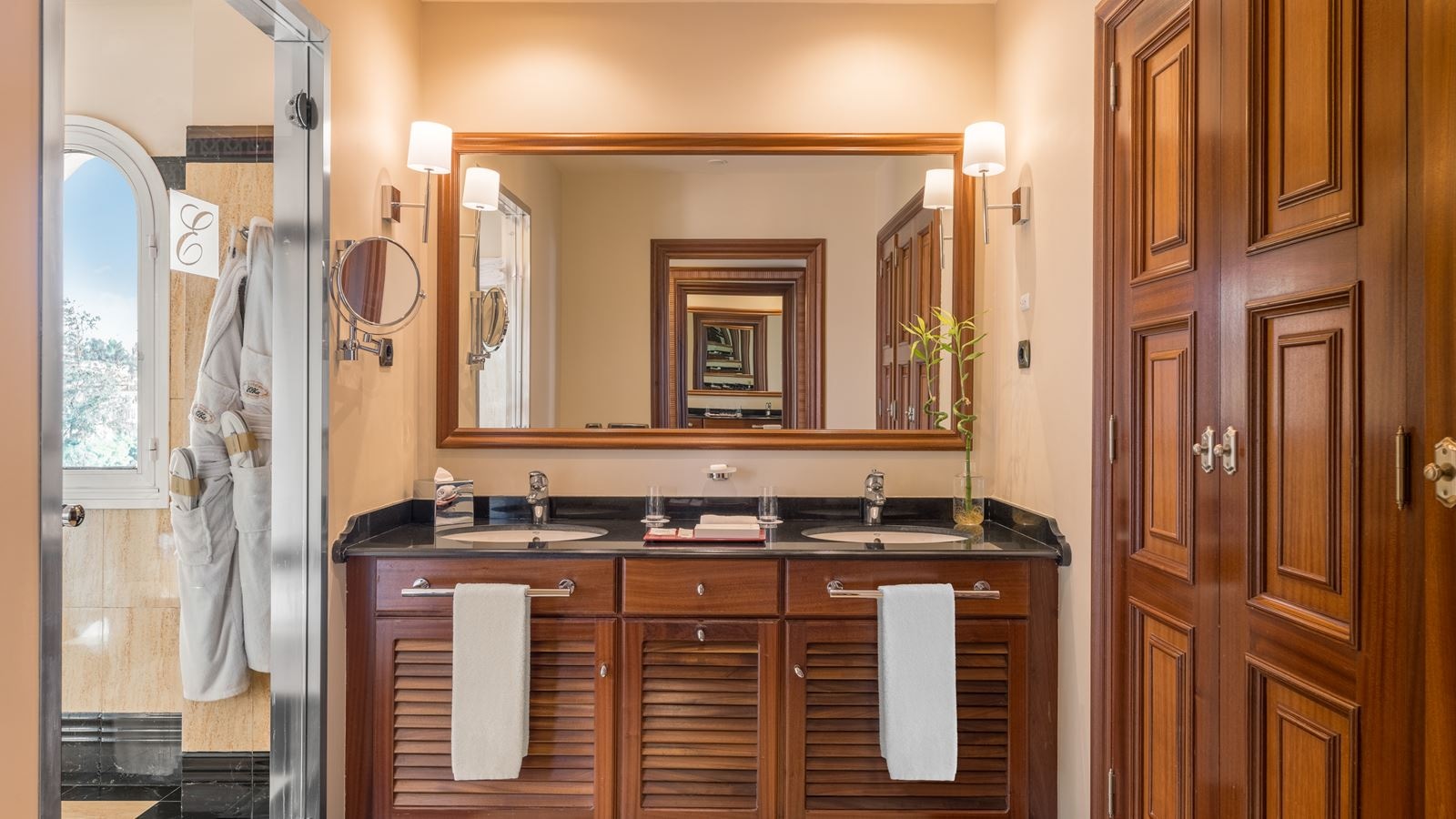 rooms-junior-suite-sea-view-balcony-or-terrace