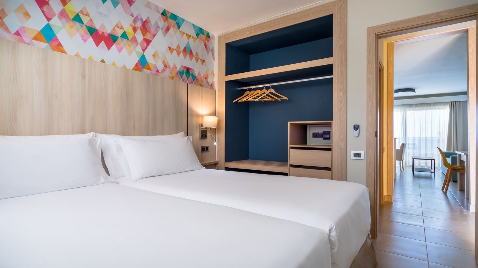 rooms-1-bedroom-apartment-side-sea-view